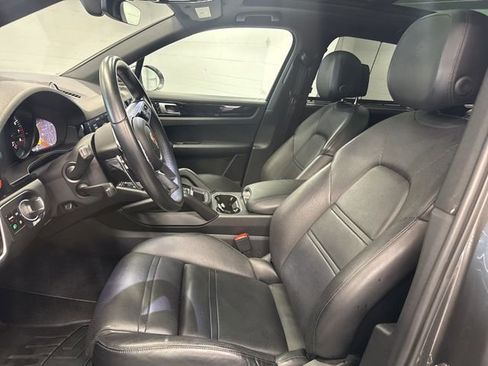 Used 2019 Porsche Cayenne S image 12