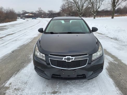 Used 2013 Chevrolet Cruze LS image 4