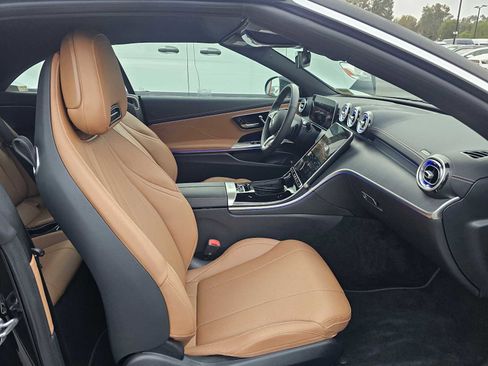 Used 2026 Mercedes-Benz CLE 300 4MATIC Cabriolet image 10