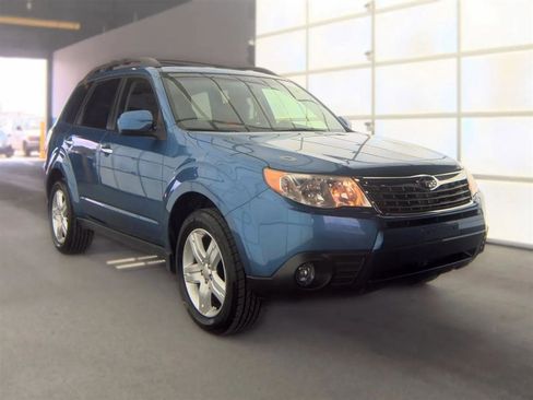 Used 2010 Subaru Forester 2.5X Limited AWD/4WD image 4