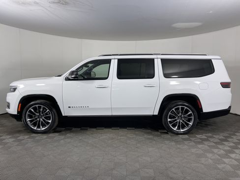 Used 2024 Jeep Wagoneer L Series III w/ Premium Group I image 3