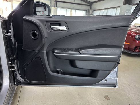 Used 2015 Dodge Charger SE RWD image 16
