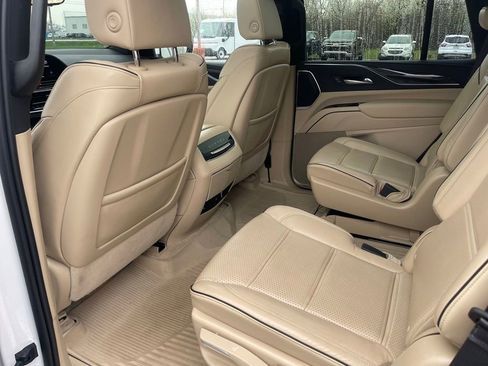 Used 2023 Cadillac Escalade Premium Luxury image 15