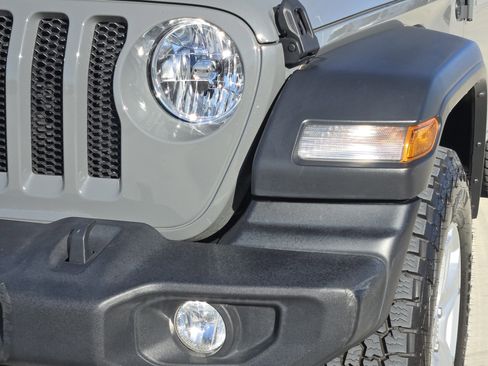 Used 2022 Jeep Wrangler Unlimited Sport w/ Sun And Sound Package image 10