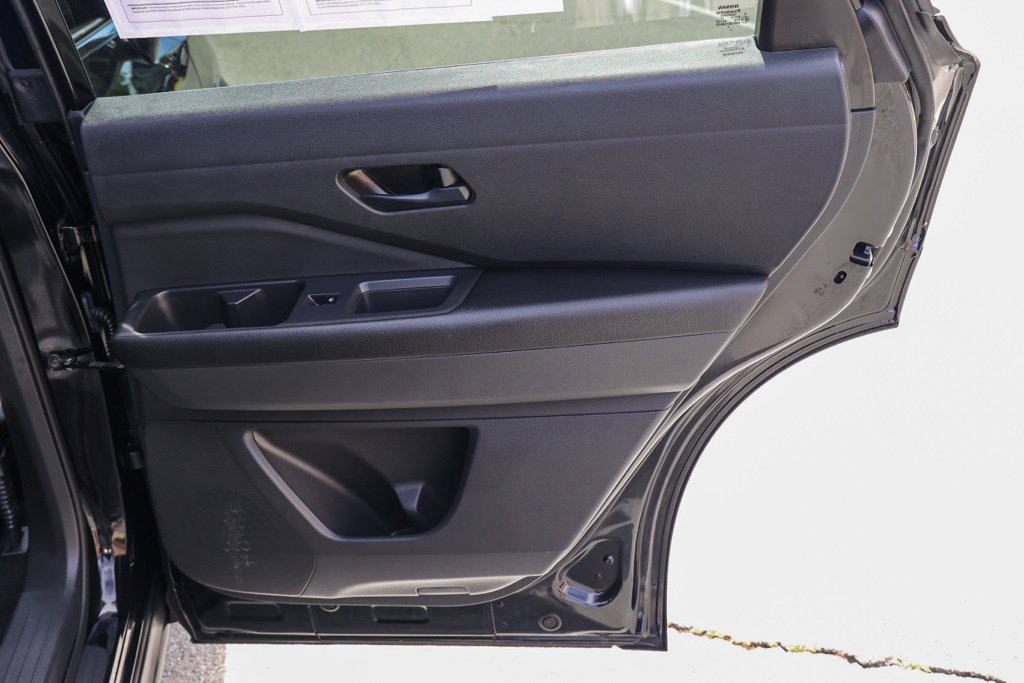 Used 2025 Nissan Pathfinder SV FWD image 20