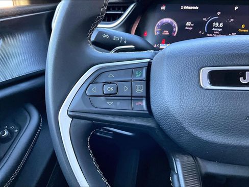 Used 2023 Jeep Grand Cherokee L Laredo image 22