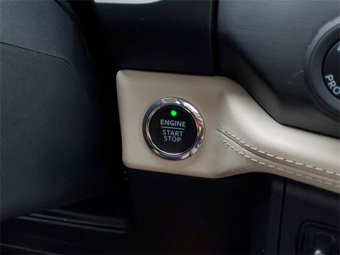 Certified 2022 Ford Expedition Platinum image 21