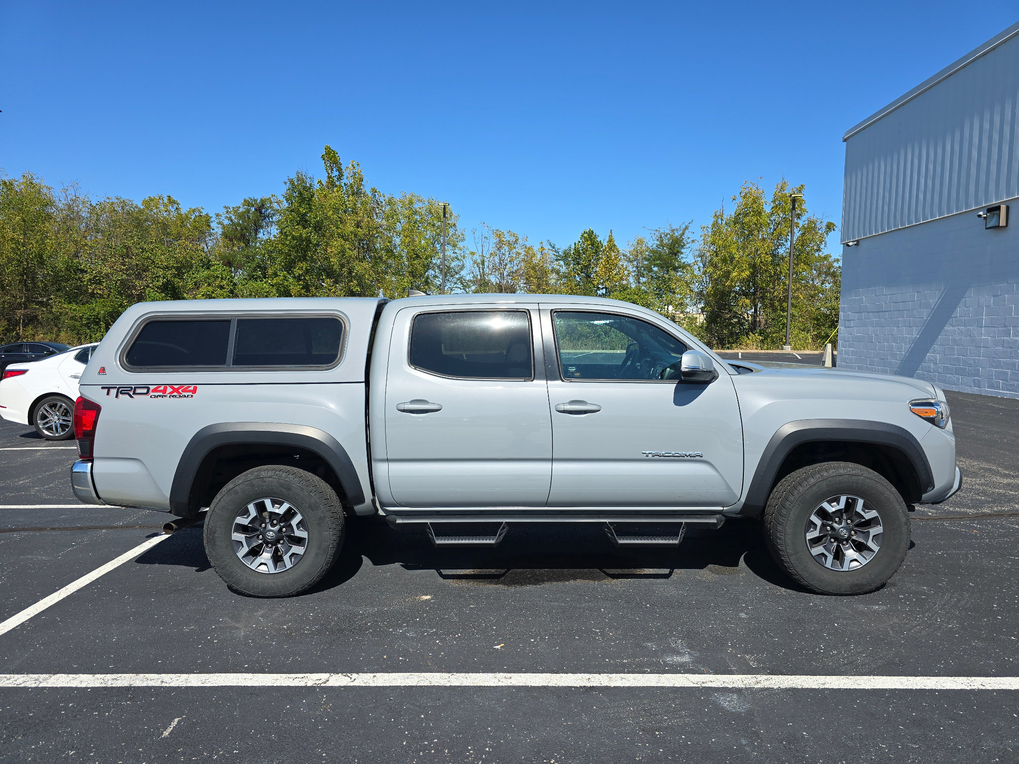 Used 2019 Toyota Tacoma TRD Off-Road AWD/4WD image 2