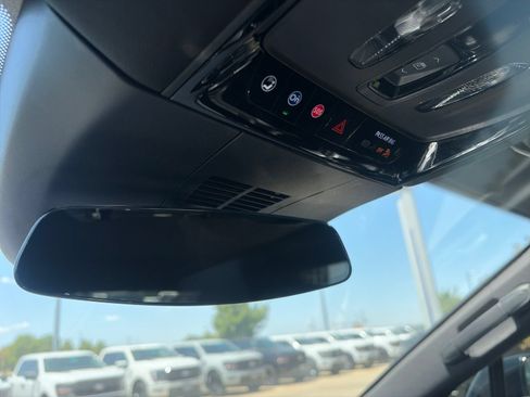 Used 2024 Cadillac Lyriq Luxury RWD image 20