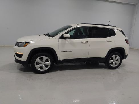 Used 2019 Jeep Compass Latitude w/ Popular Equipment Group AWD/4WD image 2