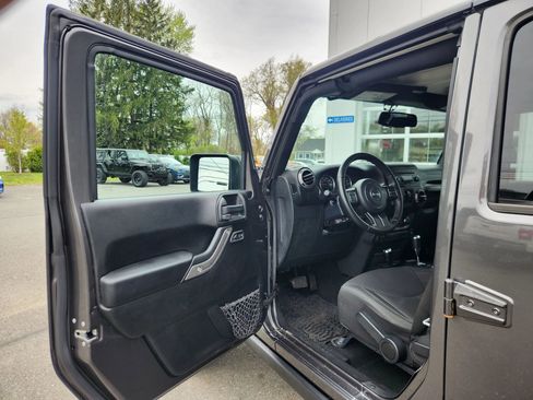 Used 2018 Jeep Wrangler Unlimited Sport AWD/4WD image 25