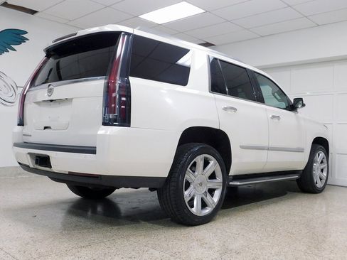 Used 2015 Cadillac Escalade Luxury image 7