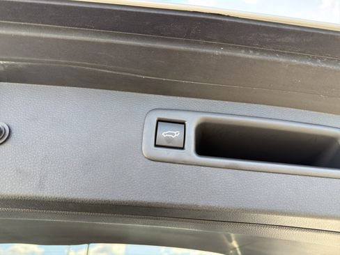 Used 2023 Toyota Highlander XLE image 30