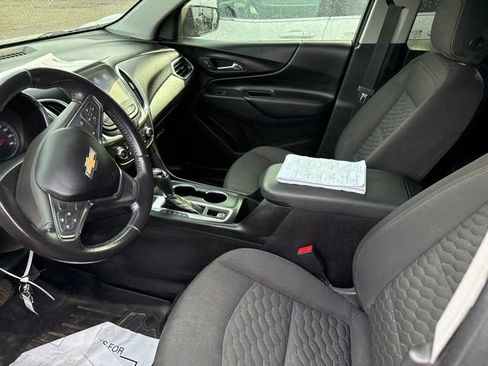 Used 2019 Chevrolet Equinox LT w/ Sun & Navigation Package image 9