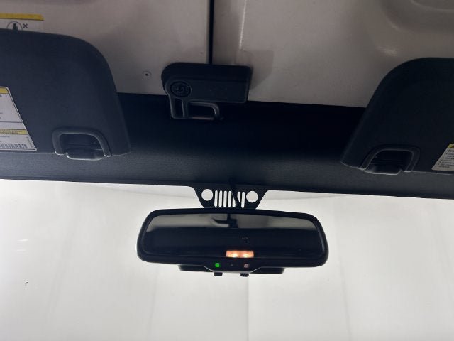 Used 2015 Jeep Wrangler Unlimited Sahara w/ Connectivity Group AWD/4WD image 23