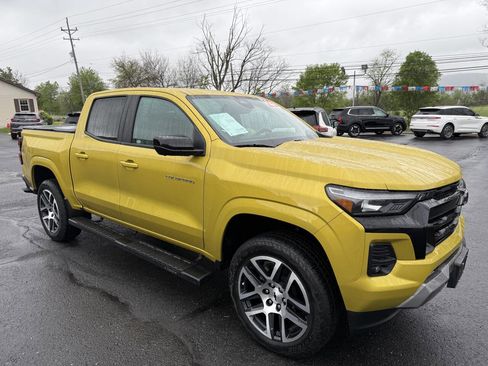 Used 2023 Chevrolet Colorado Z71 w/ Z71 Convenience Package 2 AWD/4WD image 2