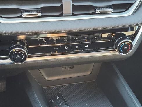 New 2026 Chevrolet Equinox LT w/ LPO, Floor Liner Package image 18