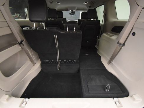 Used 2023 Chrysler Pacifica Touring-L AWD/4WD image 30