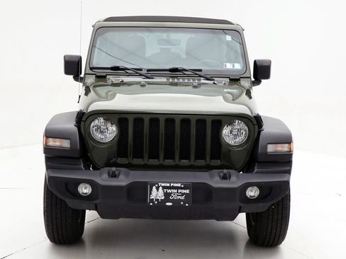 Used 2022 Jeep Wrangler Unlimited Sport w/ Sun And Sound Package AWD/4WD image 4