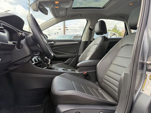 Used 2022 Volkswagen Jetta SE image 12