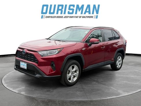Used 2021 Toyota RAV4 XLE w/ Convenience Package AWD/4WD image 2
