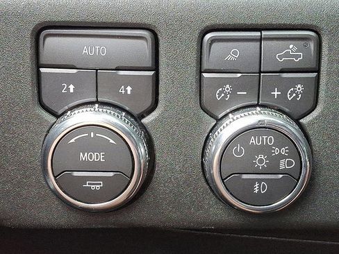 Used 2026 GMC Sierra 1500 SLT AWD/4WD image 24
