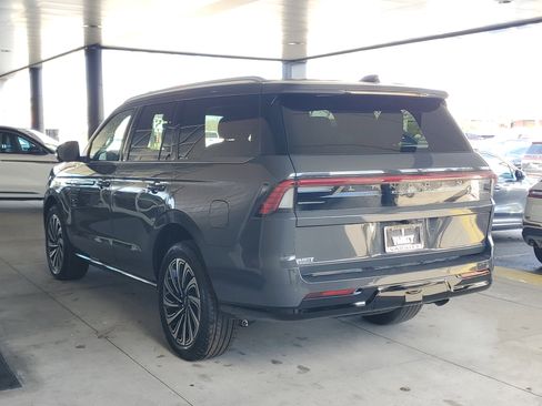 New 2026 Lincoln Navigator Black Label AWD/4WD image 3