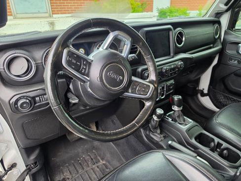 Used 2020 Jeep Wrangler Unlimited Sahara AWD/4WD image 4