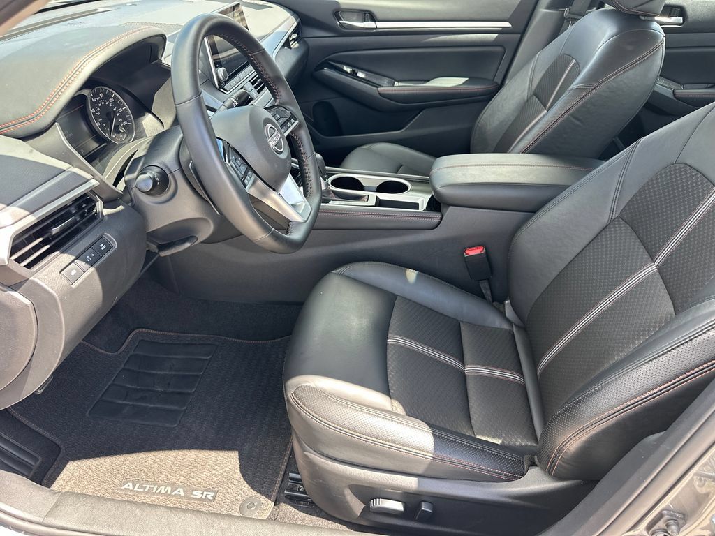 Used 2025 Nissan Altima 2.5 SR FWD image 9