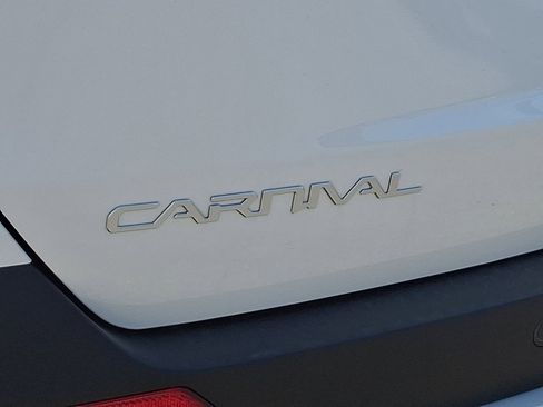 New 2026 Kia Carnival LX FWD image 21