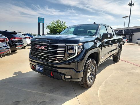 Used 2025 GMC Sierra 1500 AT4 image 3