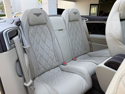 Used 2015 Bentley Continental GT image 29