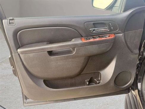 Used 2013 Chevrolet Tahoe LT image 20