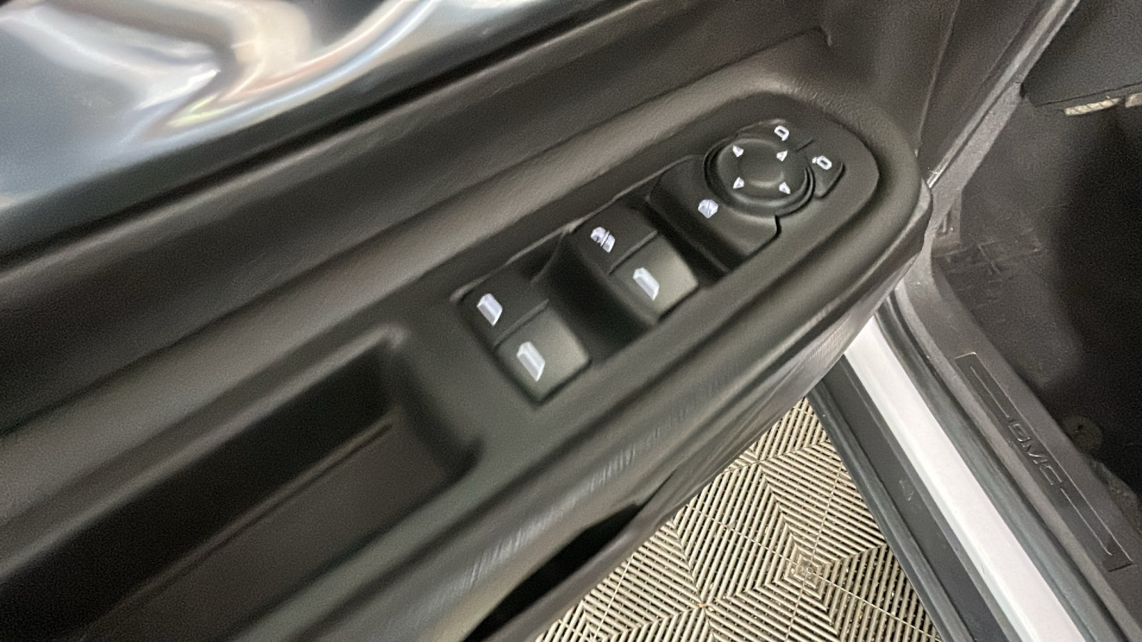 Used 2019 GMC Terrain SLE w/ Driver Convenience Package AWD/4WD image 13