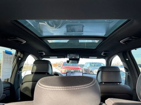 Used 2023 Genesis GV70 2.5T w/ Sport Prestige Package image 13