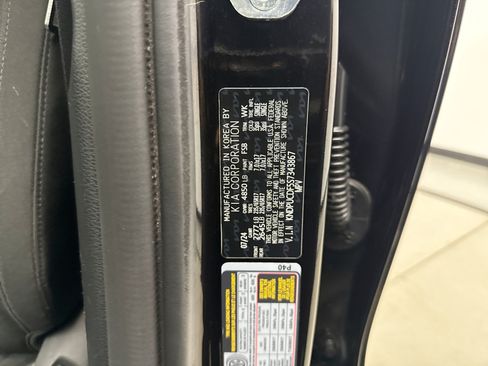 Used 2025 Kia Sportage LX AWD/4WD image 11
