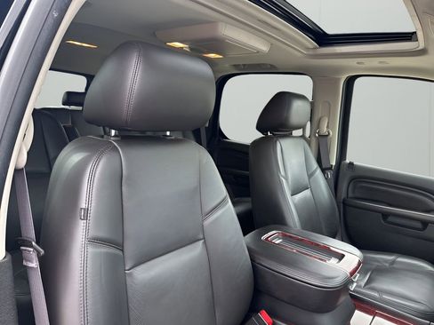 Used 2014 Cadillac Escalade Premium image 15
