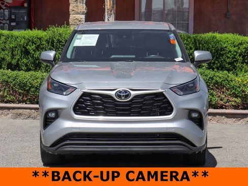 Used 2022 Toyota Highlander LE image 3