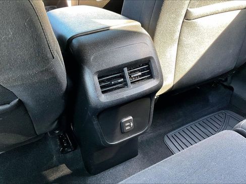 Used 2020 Chevrolet Equinox LS w/ LS Convenience Package FWD image 32