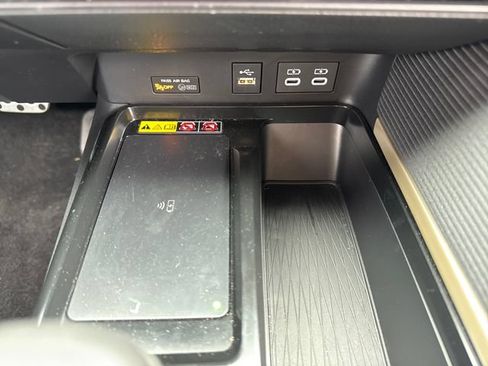 Used 2025 Toyota Camry SE w/ Convenience Package FWD image 33
