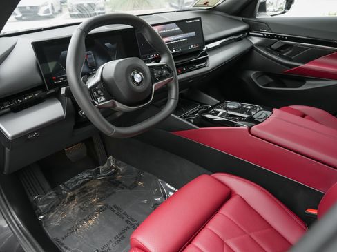 Used 2024 BMW 530i w/ M Sport Package image 5