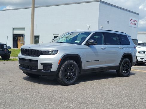 New 2025 Jeep Grand Cherokee L Altitude image 2