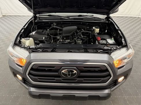 Used 2018 Toyota Tacoma SR5 w/ SR5 Appearance Package (SM) AWD/4WD image 25