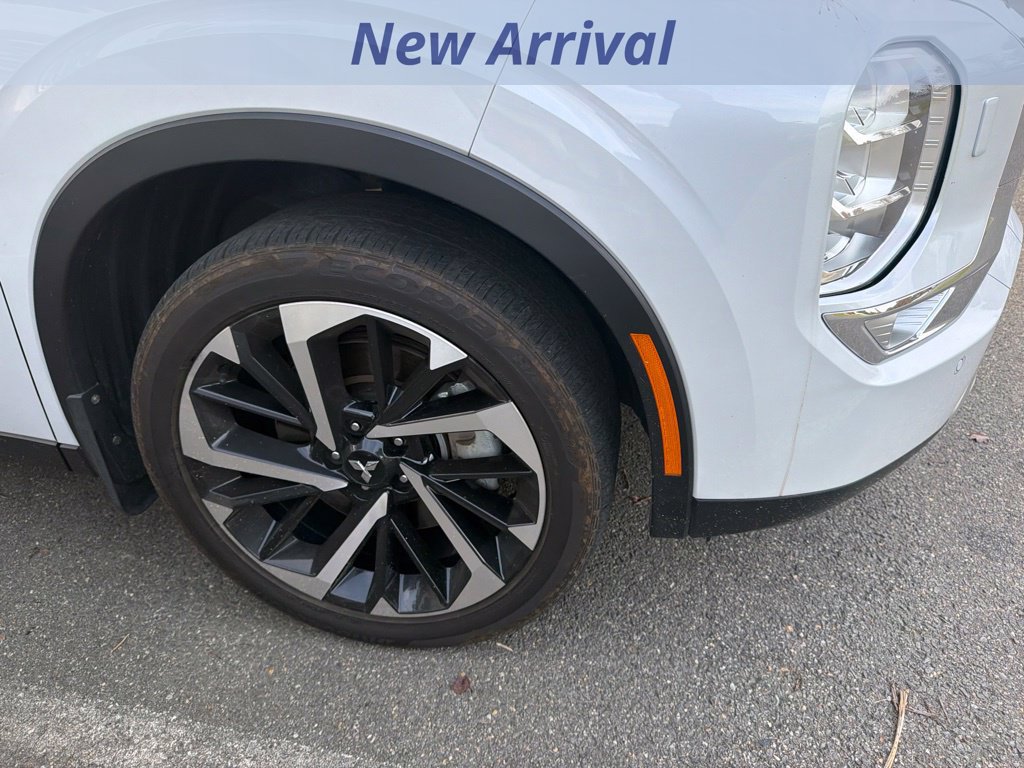 Used 2024 Mitsubishi Outlander SE AWD/4WD image 3
