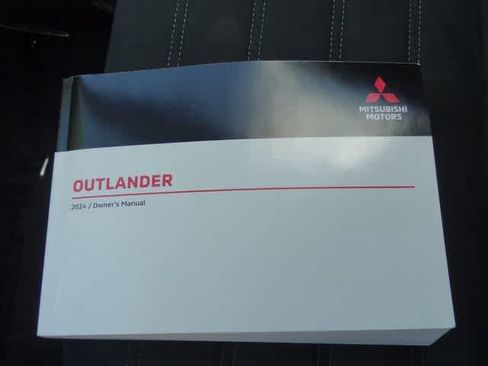 Used 2024 Mitsubishi Outlander SE FWD image 41