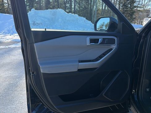 Used 2023 Ford Explorer XLT w/ Equipment Group 202A image 15