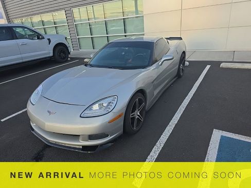Used 2005 Chevrolet Corvette Coupe w/ Preferred Equipment Group image 2