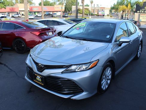 Used 2019 Toyota Camry LE w/ Carpet Mat Package FWD image 4