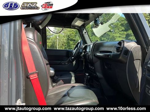 Used 2017 Jeep Wrangler Unlimited Rubicon AWD/4WD image 14
