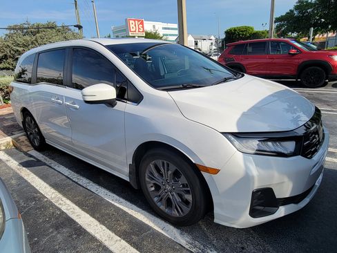 Used 2025 Honda Odyssey Touring image 2